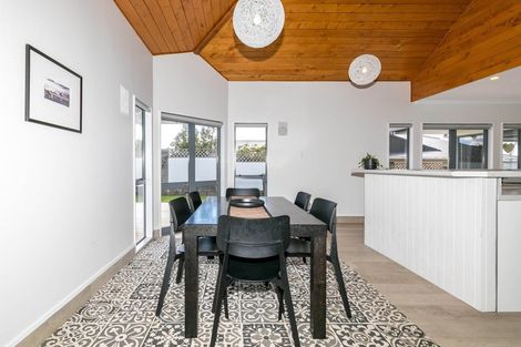 Photo of property in 2 Dallinger Street, St Andrews, Hamilton, 3200