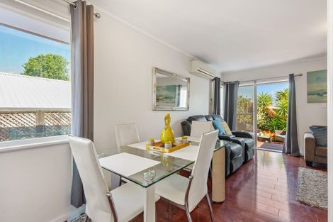 Photo of property in 3/14 Orchid Place, Te Atatu South, Auckland, 0610