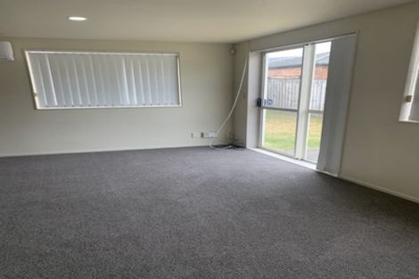 Photo of property in 62 Woodbank Drive, Glen Eden, Auckland, 0602
