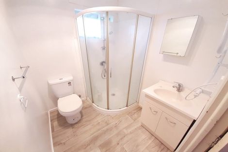 Photo of property in 2/27 Exmouth Road, Northcote, Auckland, 0627