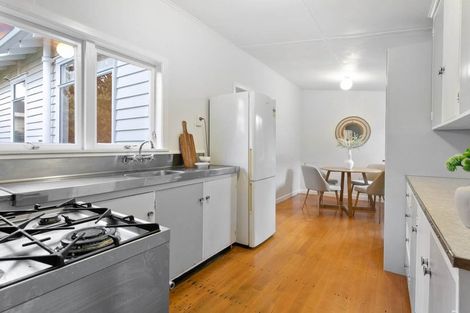 Photo of property in 1/211 Onewa Road, Birkenhead, Auckland, 0626