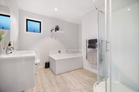 Photo of property in 19 Shepherd Road, Jacks Point, Queenstown, 9371