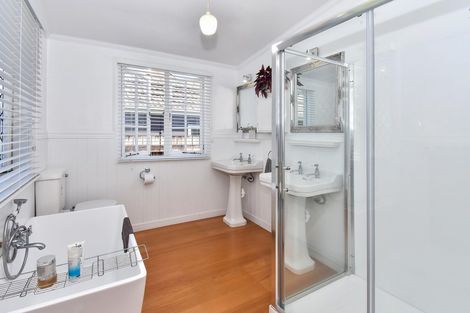 Photo of property in 10 Trentham Road, Papakura, 2110