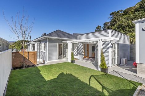 Photo of property in 55 Ferry Street, Seatoun, Wellington, 6022