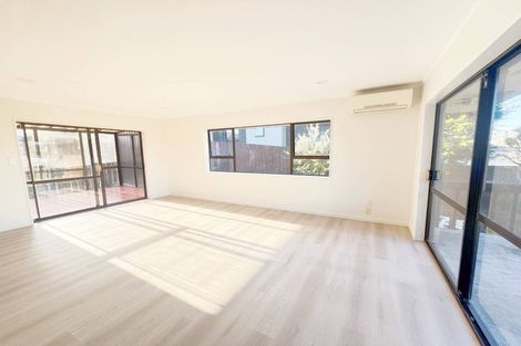 Photo of property in 2/9 Billabong Place, Botany Downs, Auckland, 2010