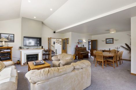 Photo of property in 19 George Gee Drive, Korokoro, Lower Hutt, 5012