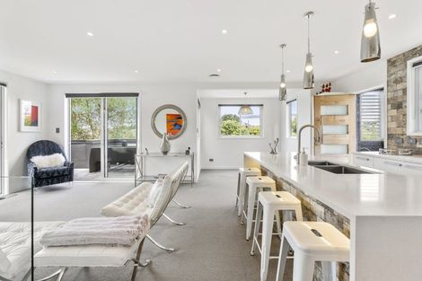 Photo of property in 1/467 Beach Road, Murrays Bay, Auckland, 0630