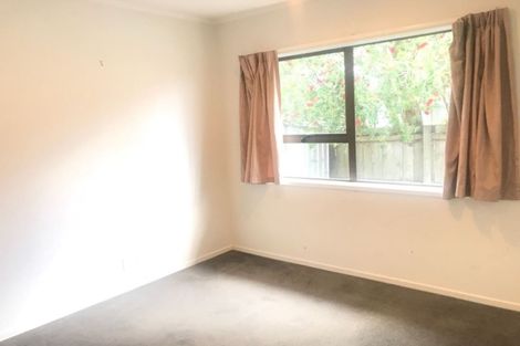 Photo of property in 2/31 Sunnyhaven Avenue, Beach Haven, Auckland, 0626