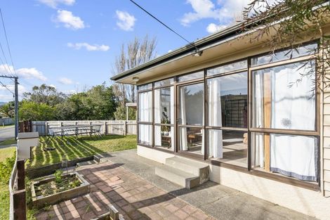 Photo of property in 16 Eatwell Avenue, Paraparaumu Beach, Paraparaumu, 5032