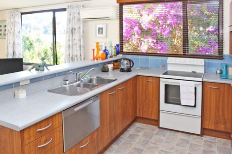 Photo of property in 16 Windsor Drive, Tairua, 3508