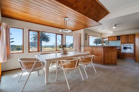 Photo of property in 32 Marine Parade, Mount Maunganui, 3116
