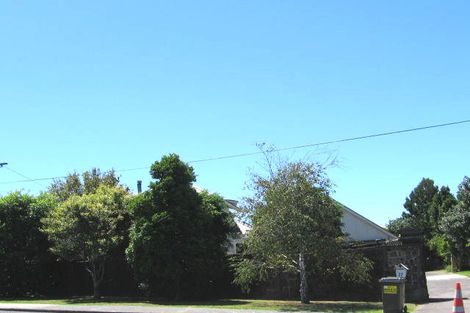 Photo of property in 2/27 East Coast Road, Milford, Auckland, 0620