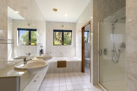 Photo of property in 19 George Gee Drive, Korokoro, Lower Hutt, 5012