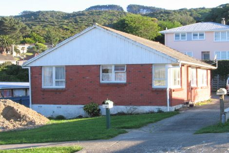 Photo of property in 8 Takapuwahia Drive, Takapuwahia, Porirua, 5022