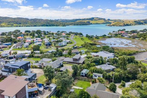 Photo of property in 37 Long Street, Raglan, 3225