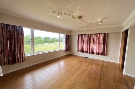 Photo of property in 4 Hillary Heights Avenue, Glendene, Auckland, 0602