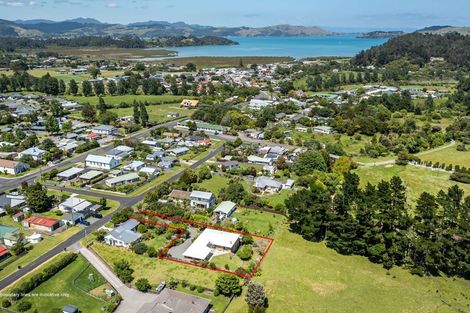 Photo of property in 165 Watt Street, Coromandel, 3506