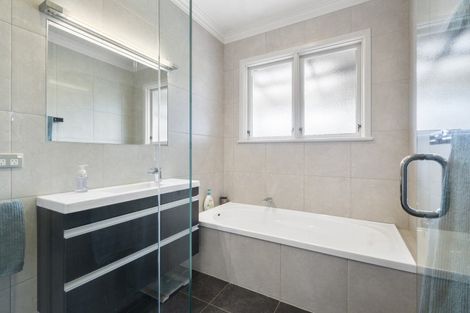 Photo of property in 19 Cremorne Avenue, Hokowhitu, Palmerston North, 4410