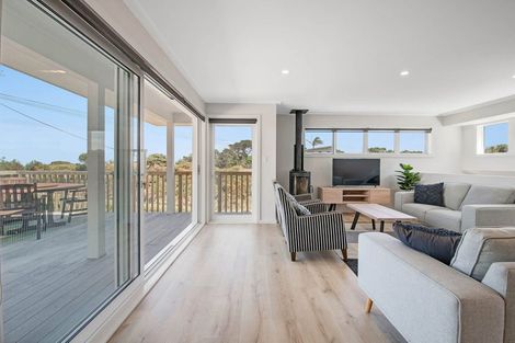 Photo of property in 1 Domain Crescent, Muriwai, Waimauku, 0881