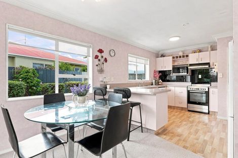 Photo of property in 6 Waharua Place, Tawhero, Whanganui, 4501