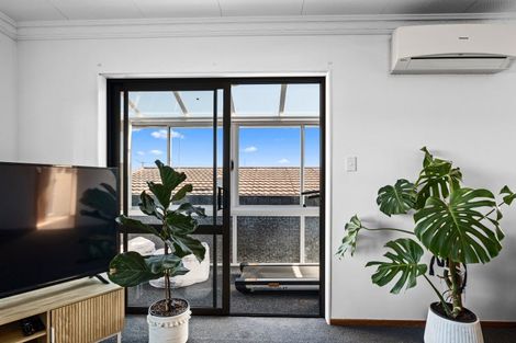 Photo of property in 19 Tukapa Street, Westown, New Plymouth, 4310