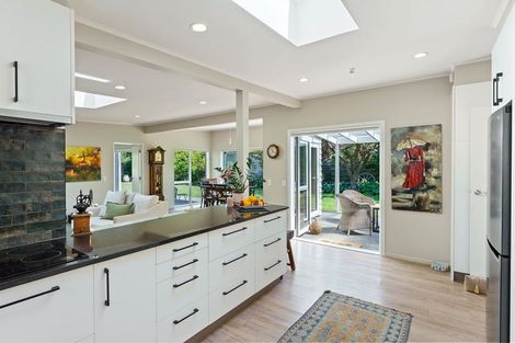 Photo of property in 16 Sunny Glen, Waikanae, 5036