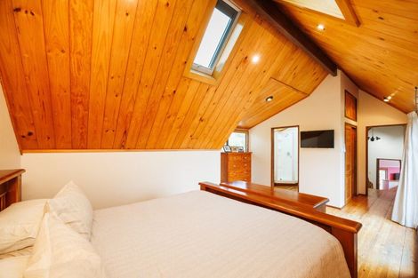 Photo of property in 11 Hillgrove Place, Fitzherbert, Palmerston North, 4410