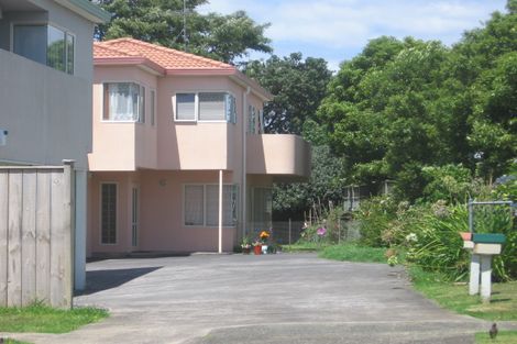 Photo of property in 2/2 Raleigh Road, Northcote, Auckland, 0627