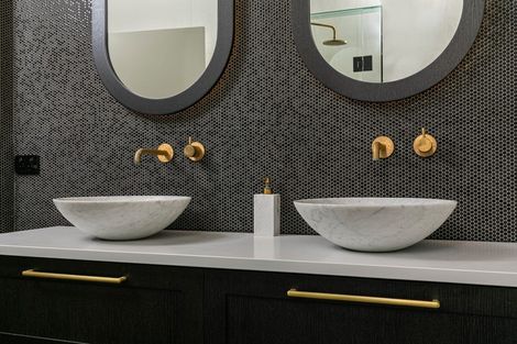 Photo of property in 1/27 Summer Street, Stanley Point, Auckland, 0624