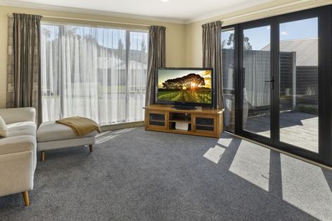 Photo of property in 17 Weka Place, Picton, 7220