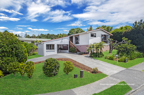Photo of property in 2 Ensign Place, Hillcrest, Auckland, 0627