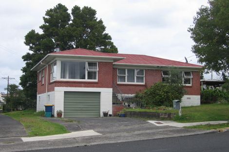 Photo of property in 2/197 Chivalry Road, Glenfield, Auckland, 0629