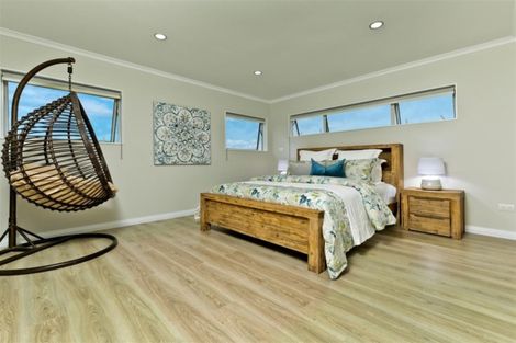 Photo of property in 1 Van Rixel Drive, Kumeu, 0810