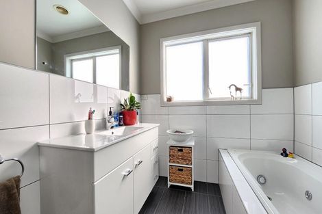 Photo of property in 66 Aotea Drive, Aotea, Porirua, 5024