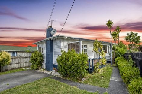 Photo of property in 1c Kuaka Place, New Lynn, Auckland, 0600