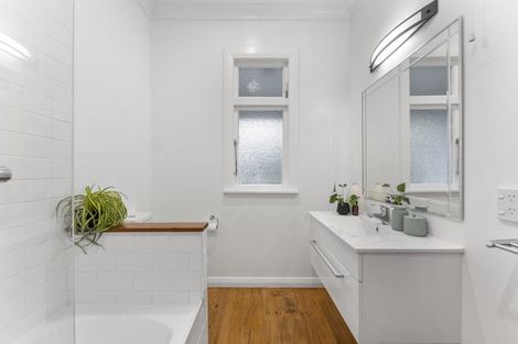 Photo of property in 9 Franklin Avenue, Hokowhitu, Palmerston North, 4410