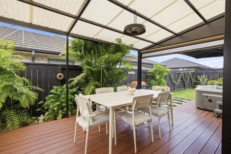Photo of property in 28 Harding Drive, Papamoa Beach, Papamoa, 3118