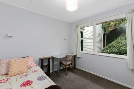 Photo of property in 25 Catherine Crescent, Paparangi, Wellington, 6037