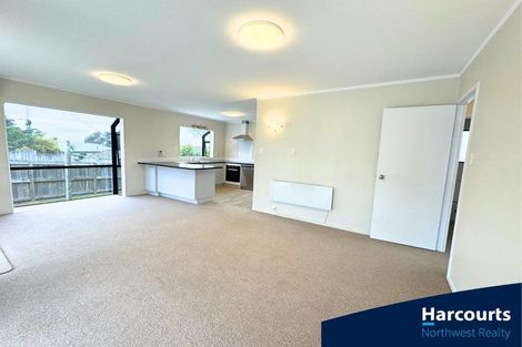 Photo of property in 39 Jaemont Avenue, Te Atatu South, Auckland, 0610