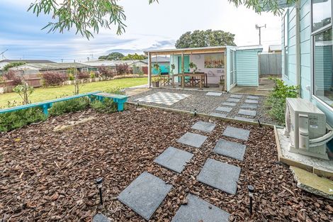 Photo of property in 19 Cross Street, Castlecliff, Whanganui, 4501