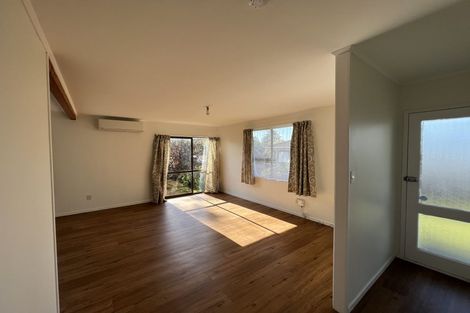 Photo of property in 4 Elvira Place, Ranui, Auckland, 0612