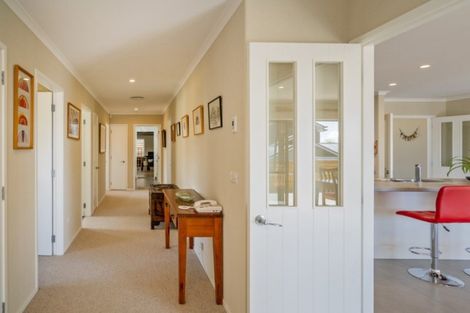 Photo of property in 7 Roseberry Place, Whitianga, 3510