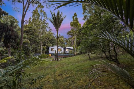 Photo of property in 16 Napuka Road, Henderson Valley, Auckland, 0612