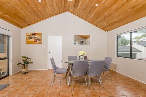 Photo of property in 11 Queen Natalie Place, Massey, Auckland, 0614