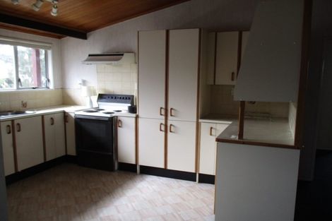 Photo of property in 98 Gossamer Drive, Pakuranga Heights, Auckland, 2010