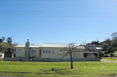 Photo of property in 9 Rangatira Road, Hunterville, 4730