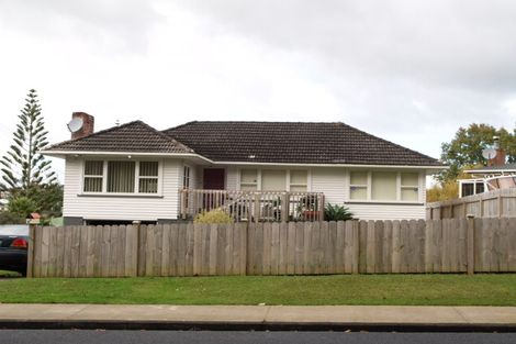 Photo of property in 9 Trelawn Place, Cockle Bay, Auckland, 2014