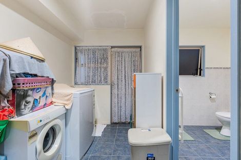 Photo of property in 17 Pelargonium Terrace, Goodwood Heights, Auckland, 2105