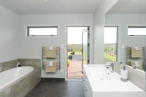 Photo of property in 36 Pelorus Avenue, Poraiti, Napier, 4112