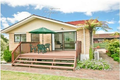 Photo of property in 4/50 Wellington Street, Howick, Auckland, 2014